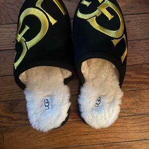 UGG Men's Slippers in Black and Gold